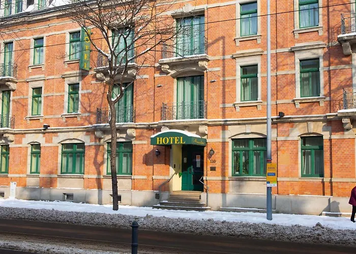 Amadeus Neustadt Отель Дрезден
