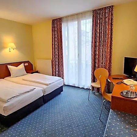 Hotel Amadeus Neustadt 3*