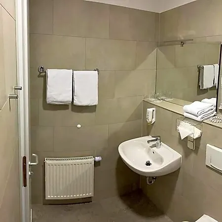 Amadeus Neustadt Hotel 3*
