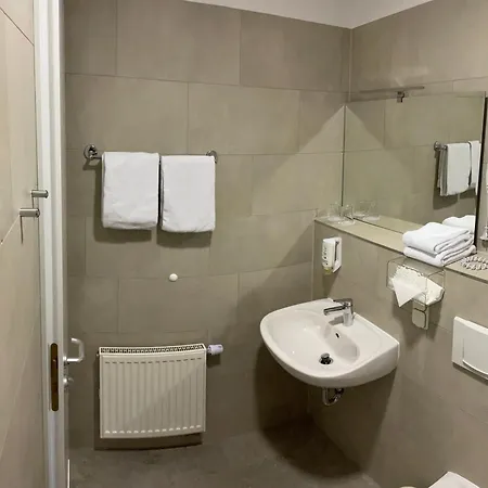 Amadeus Neustadt Otel