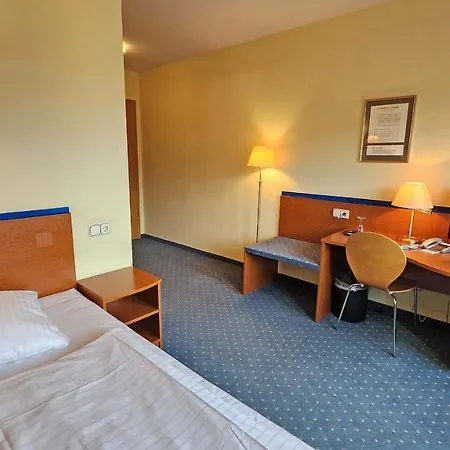 Amadeus Neustadt 3* Dresde