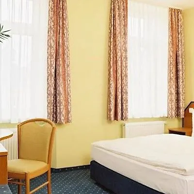 Amadeus Neustadt Hotel 3*